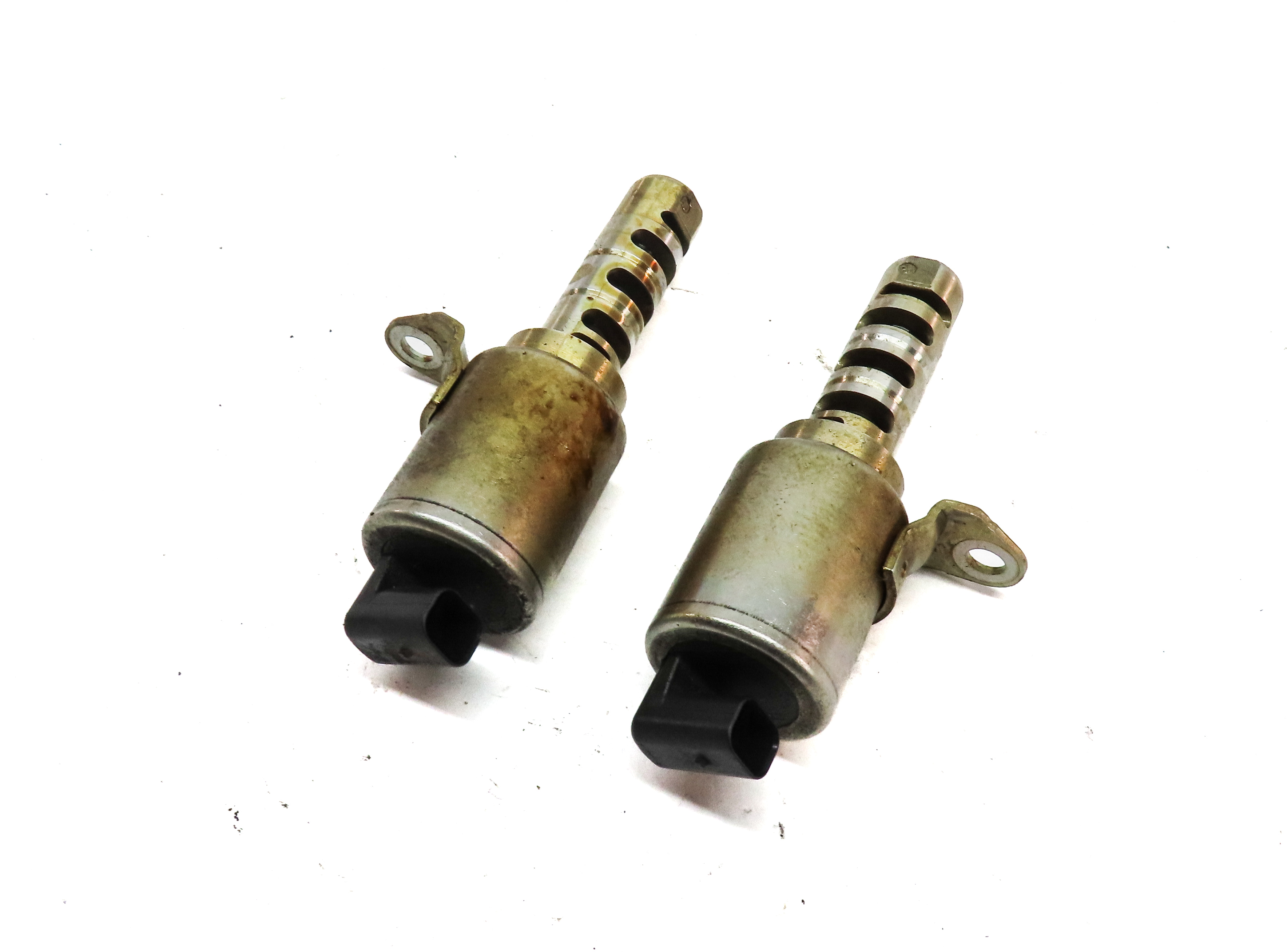2016 LAND DISCOVERY SPORT (L550) 2.0L TURBO ENGINE VVT SOLENOID SET 2 — exact item pictured